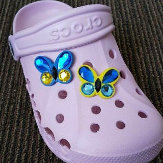 クロックス(crocs)のクリスタル　バタフライ　2個　アソート　クロックス用チャーム(その他)