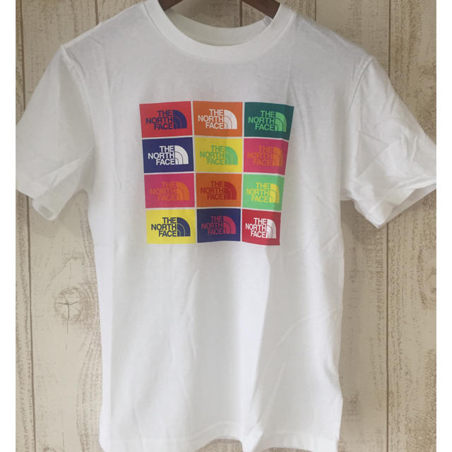THE NORTH FACE(ザノースフェイス)のノースフェイス Tシャツ Mサイズ kids 子供 海外限定 ボックスロゴ 新品 キッズ/ベビー/マタニティのキッズ服男の子用(90cm~)(Tシャツ/カットソー)の商品写真