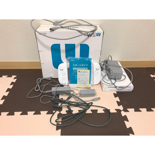 Wii U(ウィーユー)のwii U  BASIC SET＋おまけ＋GCコントローラー エンタメ/ホビーのゲームソフト/ゲーム機本体(家庭用ゲーム機本体)の商品写真