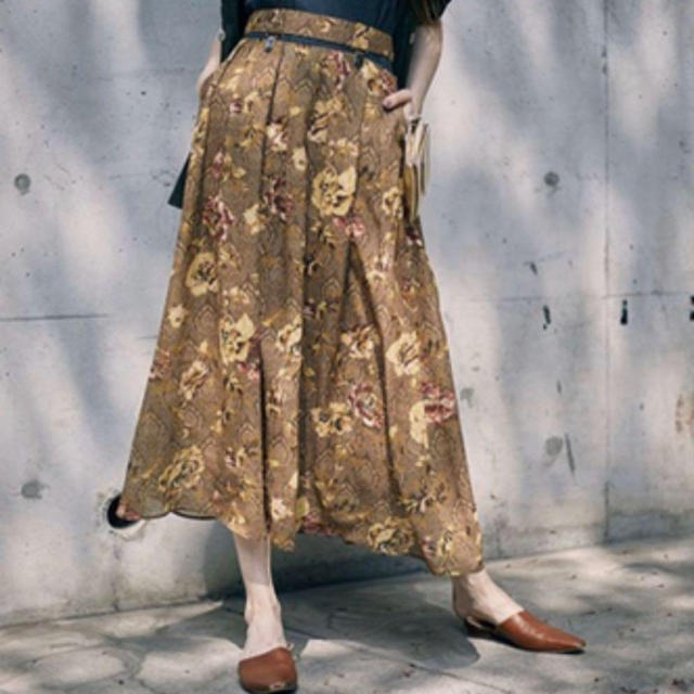 Ameri VINTAGE(アメリヴィンテージ)のAmeri Vintage SELINA SUSPENDER SKIRT レディースのスカート(ロングスカート)の商品写真