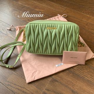 ミュウミュウ(miumiu)のマトラッセ　💚　新品(ショルダーバッグ)