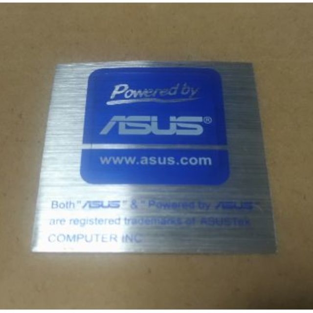 ASUS(エイスース)の🎁新品 ASUS純正品 ステッカー シール 非売品 ロゴラベル 正規品 スマホ/家電/カメラのPC/タブレット(PCパーツ)の商品写真