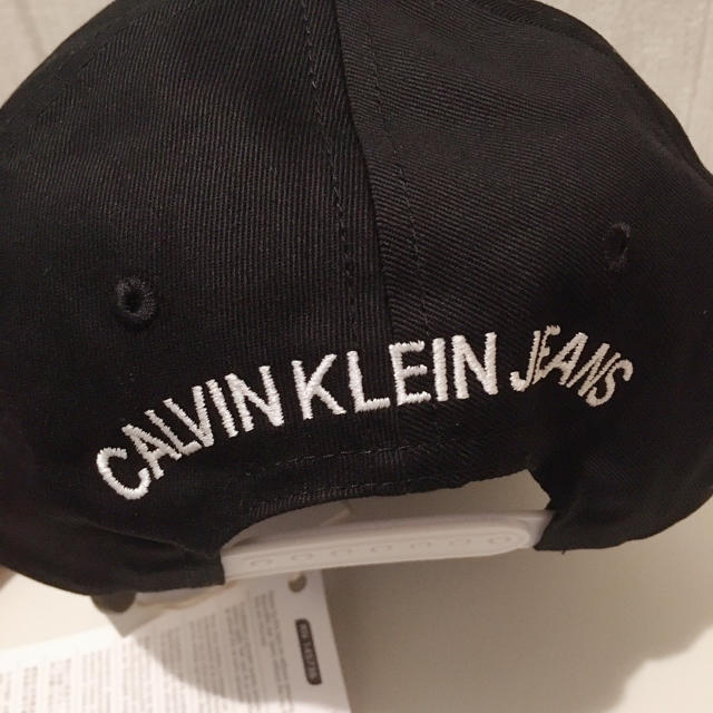 Calvin Klein(カルバンクライン)の【新品】カルバンクライン　黒　帽子　キャップ　 レディースの帽子(キャップ)の商品写真