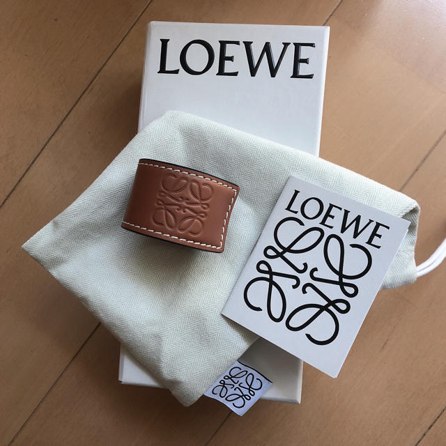 LOEWE(ロエベ)のタイムセール！人気完売品！正規品　ロエベ  バングル　ブレスレット レディースのアクセサリー(ブレスレット/バングル)の商品写真