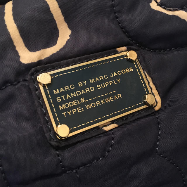 MARC BY MARC JACOBS(マークバイマークジェイコブス)のマークジェイコブス ショルダーバッグ　マザーバッグ　オムツバッグ コーチ　フルラ キッズ/ベビー/マタニティのマタニティ(マザーズバッグ)の商品写真