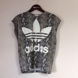 ハイク(HYKE)のHYKE addidas パイソン柄(Tシャツ(半袖/袖なし))