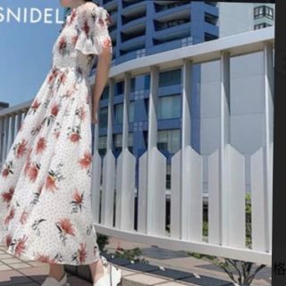 スナイデル(SNIDEL)のSNIDEL オフショルシャーリングワンピース(ロングワンピース/マキシワンピース)