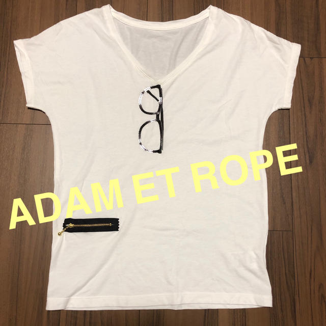 Adam et Rope'(アダムエロぺ)のあん様専用　アダムエロペ Vネック 半袖カットソー ホワイト Tシャツ レディースのトップス(Tシャツ(半袖/袖なし))の商品写真