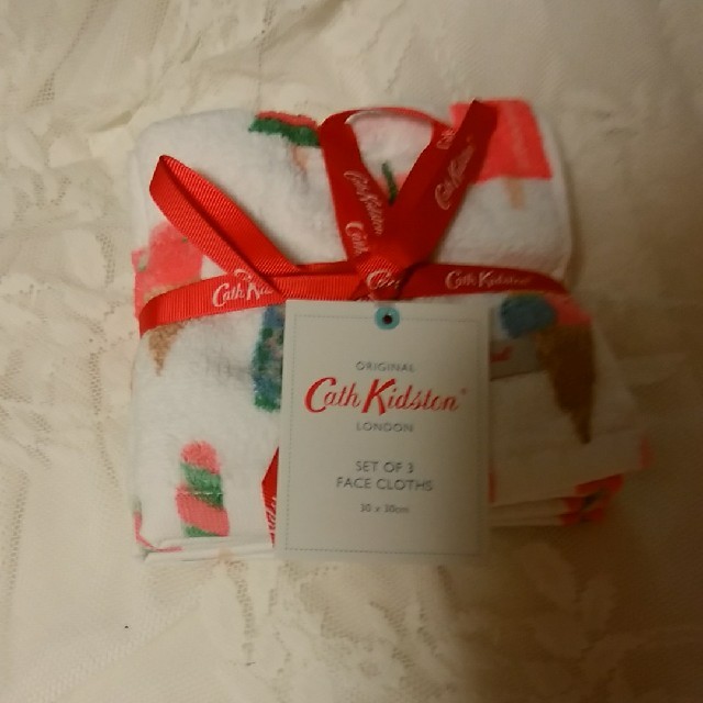 Cath Kidston(キャスキッドソン)のキャスキッドソンタオルハンカチ❤アイスクリーム❤ レディースのファッション小物(ハンカチ)の商品写真