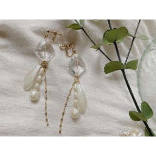 リリーブラウン(Lily Brown)のPearl Fether earring (イヤリング)