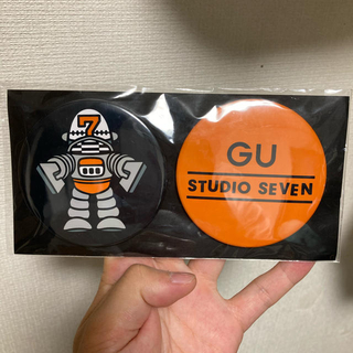 ジーユー(GU)の♦︎未開封、希少♦︎ STUDIO SEVEN 缶バッチ　収納(アイドルグッズ)