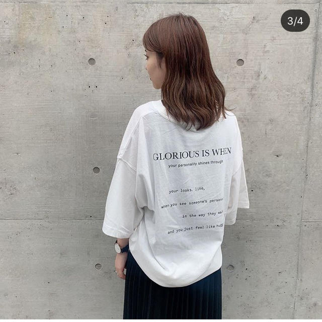 JEANASIS(ジーナシス)のジーナシス　完売　バックロゴT 白 レディースのトップス(Tシャツ(半袖/袖なし))の商品写真