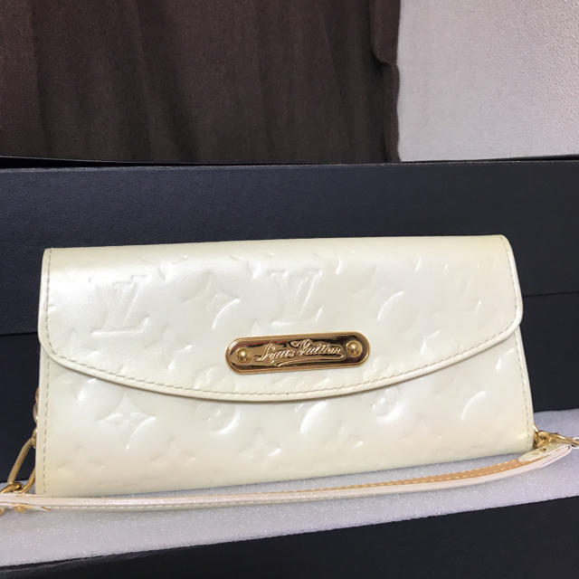人気アイテム LOUIS キャベツ様 ルイ ヴィトン ヴェルニ ペルル 長財布