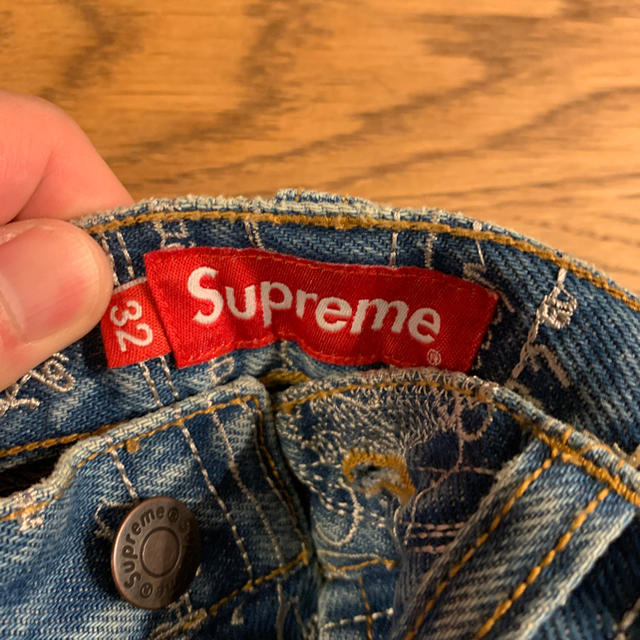 Supreme(シュプリーム)の新品★ checks embroidered jean★supreme メンズのパンツ(デニム/ジーンズ)の商品写真