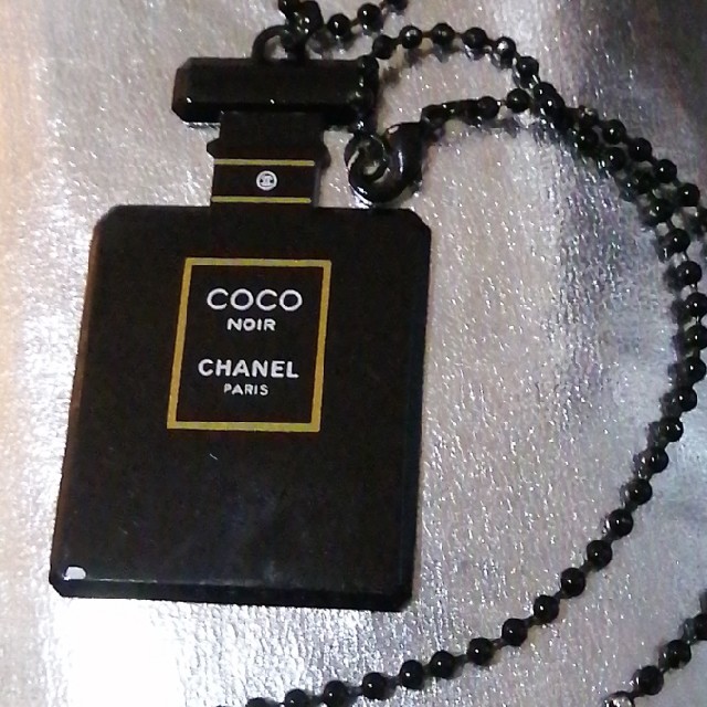 CHANEL(シャネル)のシャネル COCO NOIR　香水ネックレス 　ノベルティ エンタメ/ホビーのコレクション(ノベルティグッズ)の商品写真