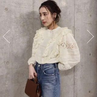 マウジー(moussy)のmoussy ♡ COTTON LACE RUFFLE ブラウス　新品未使用(シャツ/ブラウス(長袖/七分))