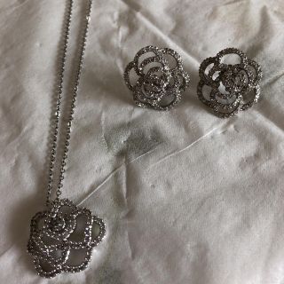 スワロフスキー(SWAROVSKI)のスワロフスキー　ピアス(ネックレス)