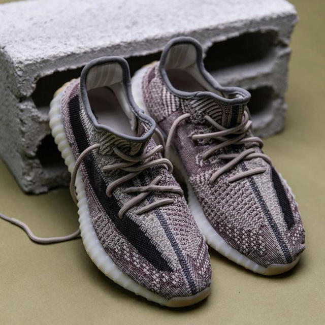 adidas(アディダス)のADIDAS YEEZY BOOST 350 V2 ZYON ザイオン メンズの靴/シューズ(スニーカー)の商品写真