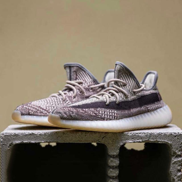 adidas(アディダス)のADIDAS YEEZY BOOST 350 V2 ZYON ザイオン メンズの靴/シューズ(スニーカー)の商品写真