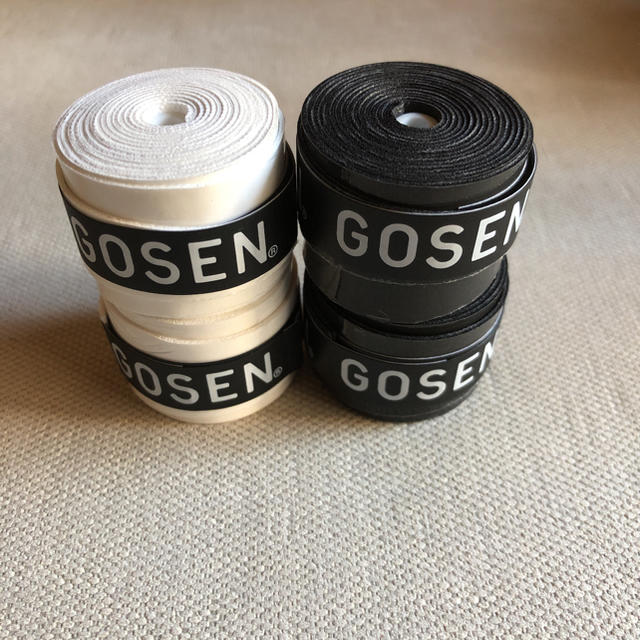 GOSEN(ゴーセン)のGOSENグリップテープ 黒と白2個ずつ 計4個 スポーツ/アウトドアのスポーツ/アウトドア その他(バドミントン)の商品写真