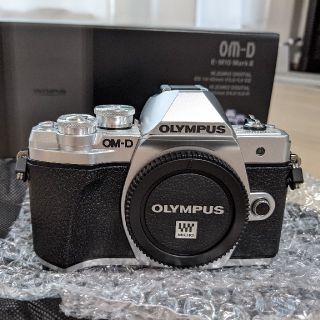 オリンパス(OLYMPUS)のOM-D E-M10 Mark III　新品未使用　通電のみ確認(ミラーレス一眼)