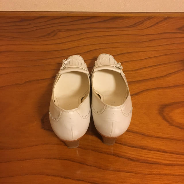 REGAL ホワイトパンプス レディースの靴/シューズ(ハイヒール/パンプス)の商品写真