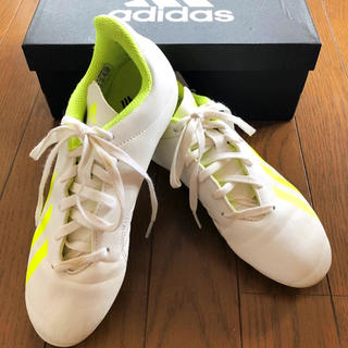 アディダス(adidas)のadidasサッカースパイクジュニア22.5cm ホワイト(シューズ)