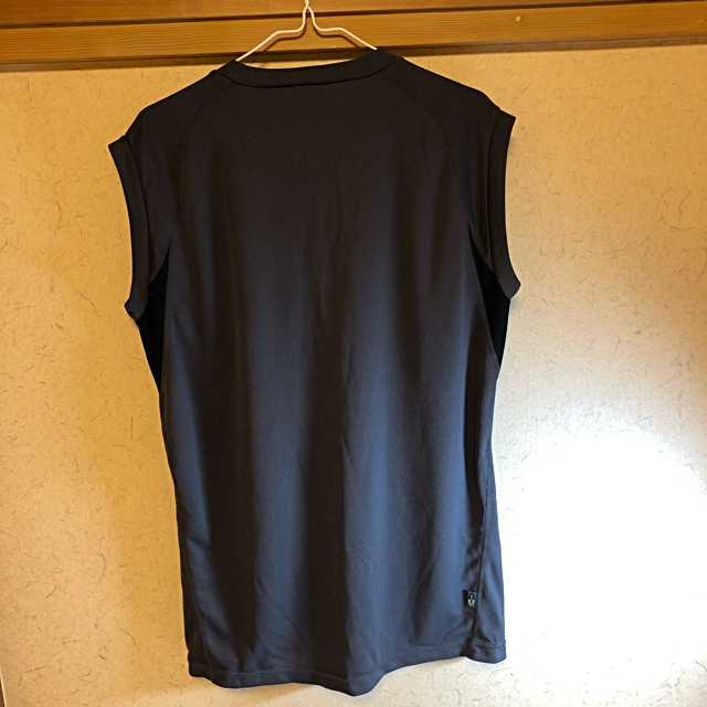 adidas(アディダス)のアディダス　ノースリーブ  グレー　サイズO（L） メンズのトップス(Tシャツ/カットソー(半袖/袖なし))の商品写真