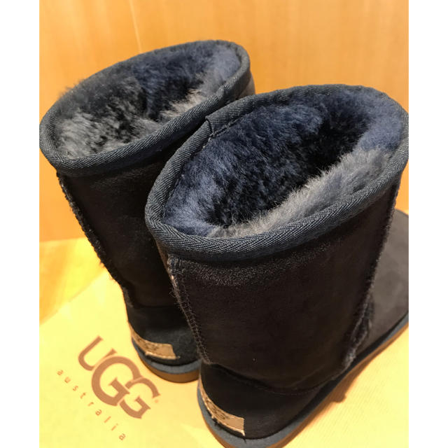 UGG(アグ)のUGG ムートンブーツ　ネイビー　23.5〜24.0 レディースの靴/シューズ(ブーツ)の商品写真