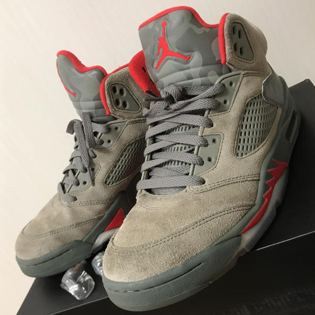 NIKE(ナイキ)のNIKE AIR JORDAN 5 TAKE FLIGHT CAMO 27センチ メンズの靴/シューズ(スニーカー)の商品写真