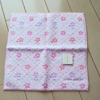 ローラアシュレイ(LAURA ASHLEY)の新品　LAURA  ASHLEY　タオルハンカチ(ハンカチ)