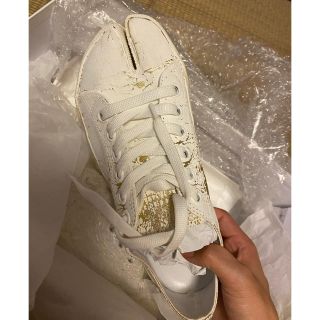 マルタンマルジェラ(Maison Martin Margiela)の未使用✨マルジェラ足袋スニーカー白　ペイントレザー期間限定値下げ(スニーカー)