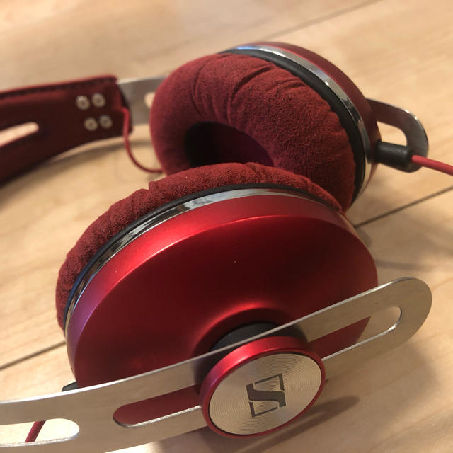 SENNHEISER(ゼンハイザー)のゼンハイザー　MOMENTUM On Ear red スマホ/家電/カメラのオーディオ機器(ヘッドフォン/イヤフォン)の商品写真