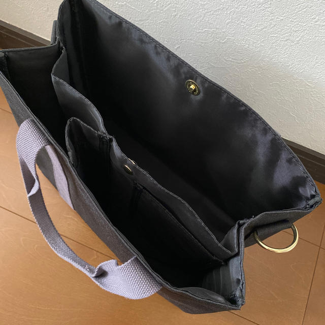 FELISSIMO(フェリシモ)のフェリシモのT字形仕切り付きトートバッグ（撥水） レディースのバッグ(トートバッグ)の商品写真