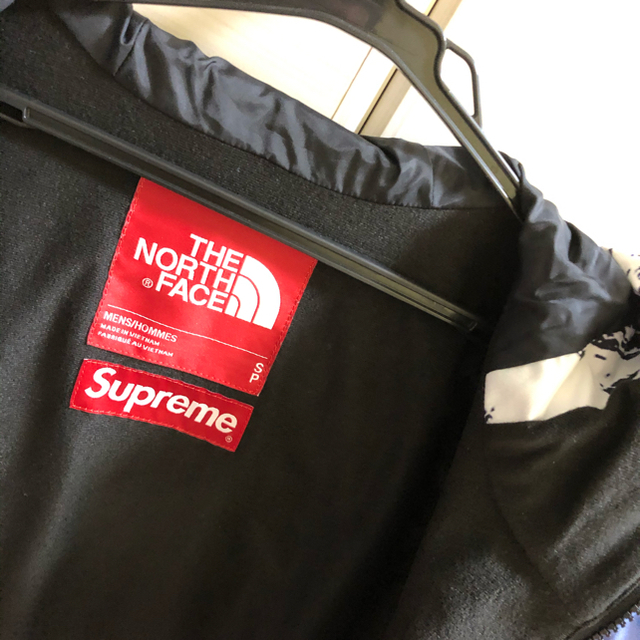 Supreme(シュプリーム)のsupreme north face mountain parka 雪山Sサイズ メンズのジャケット/アウター(マウンテンパーカー)の商品写真