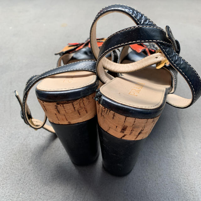 PRADA(プラダ)のパンプス サンダル 黒　プラダ レディースの靴/シューズ(サンダル)の商品写真