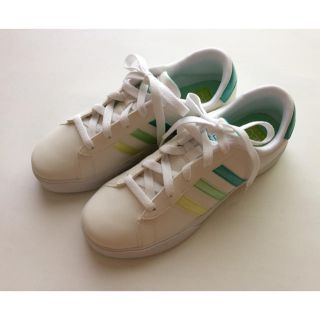 アディダス(adidas)のadidas アディダス レディーススニーカー 23.5cm 新品 ホワイト(スニーカー)