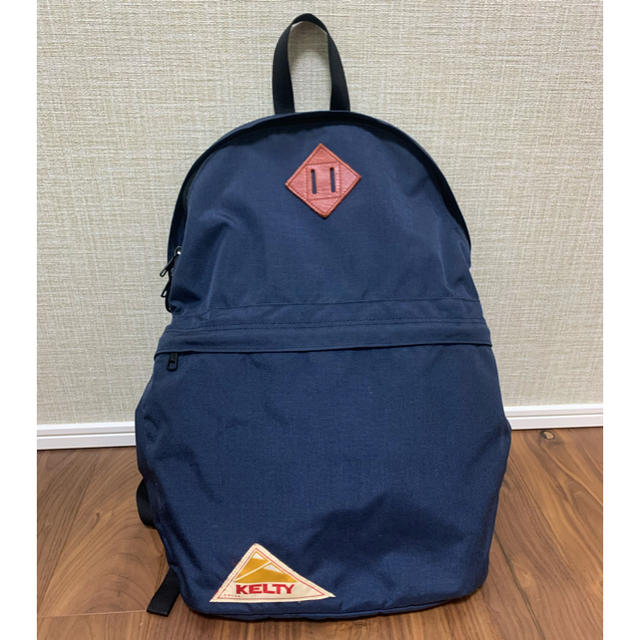 KELTY(ケルティ)のKELTY DAYPACK ケルティ デイパック リュック ネイビー レディースのバッグ(リュック/バックパック)の商品写真