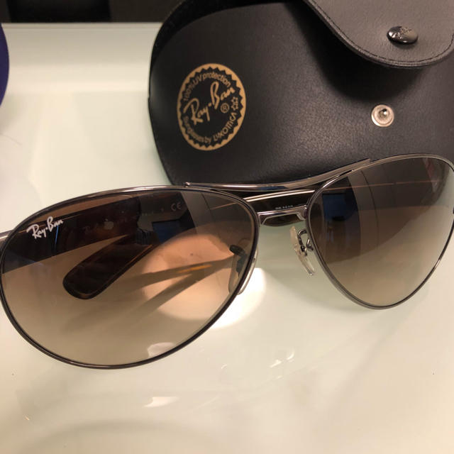 Ray-Ban(レイバン)のレイバン・サングラス・ティアドロップ レディースのファッション小物(サングラス/メガネ)の商品写真