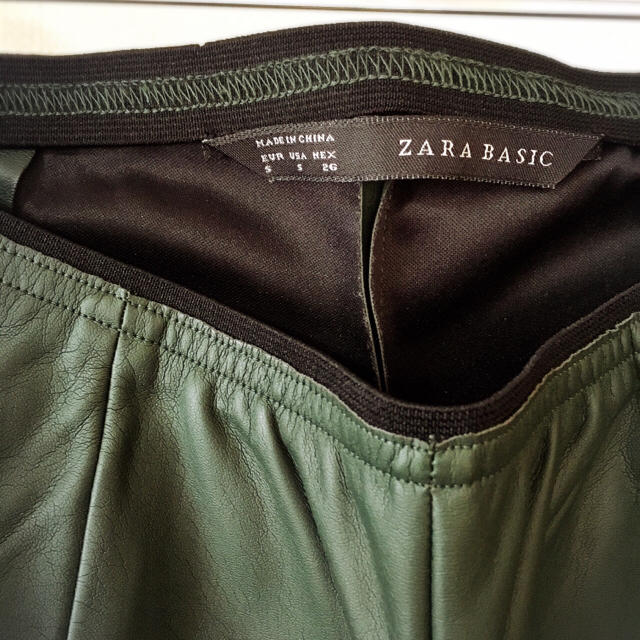 ZARA(ザラ)の【未使用】ZARAフェイクレザーパンツ レディースのパンツ(スキニーパンツ)の商品写真