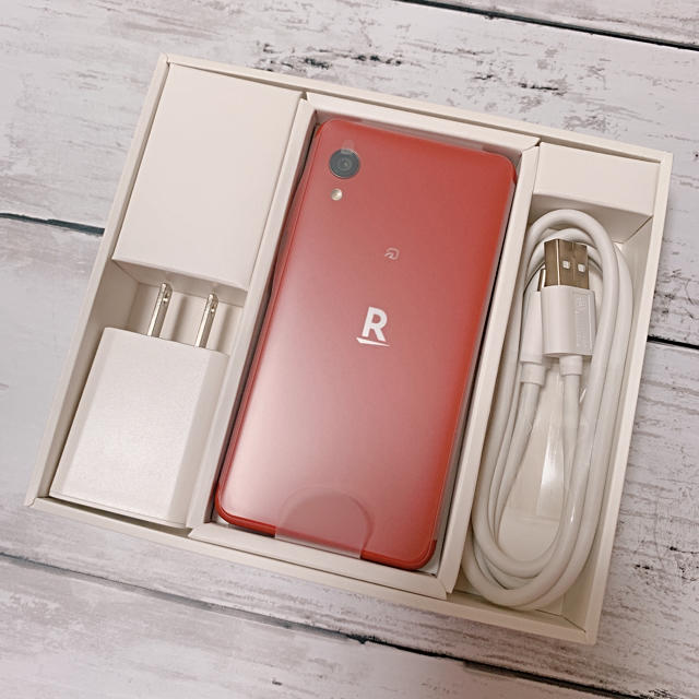 Rakuten(ラクテン)の【新品】楽天miniレッド スマホ/家電/カメラのスマートフォン/携帯電話(スマートフォン本体)の商品写真