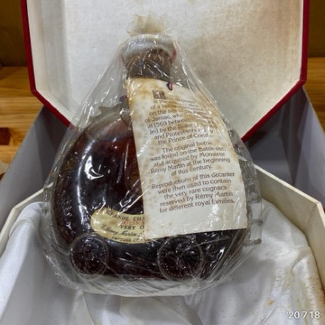 LOUIS XIII ブランデー 化粧箱、替え栓付き はまり LOUIS XIII ブランデー 化粧箱、替え栓付き はまり