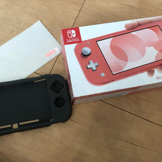 Nintendo Switch  LITE コーラル(家庭用ゲーム機本体)
