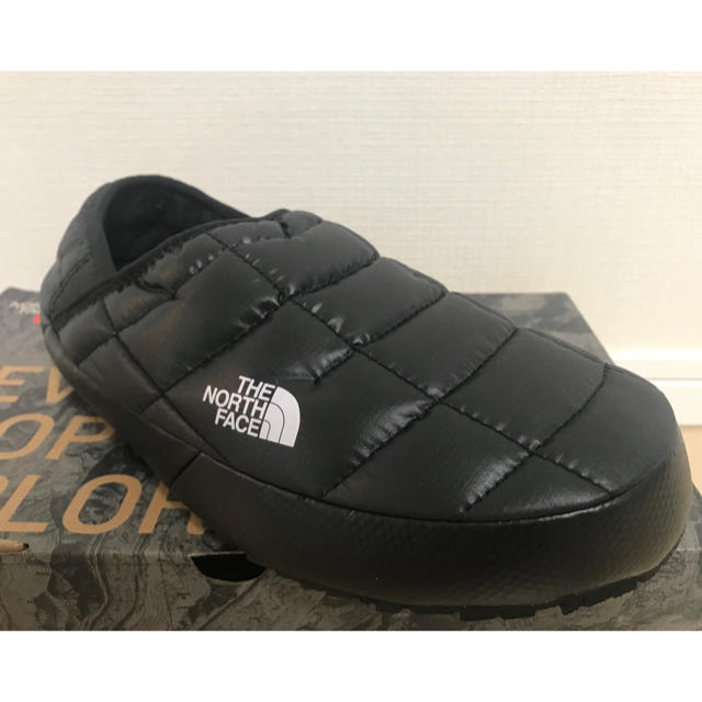 THE NORTH FACE(ザノースフェイス)の【新品】ノースフェイス サーモボール トラクション ミュール V レディースの靴/シューズ(スリッポン/モカシン)の商品写真