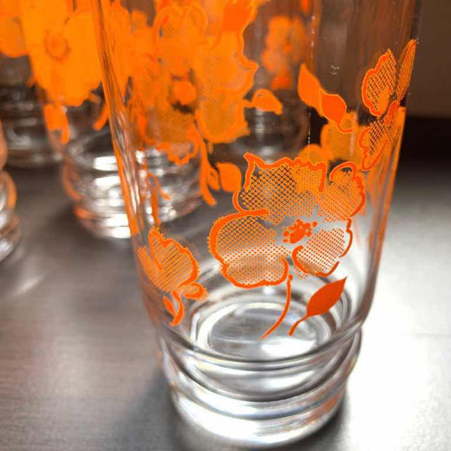 昭和レトロ オレンジフラワーグラス インテリア/住まい/日用品のキッチン/食器(グラス/カップ)の商品写真