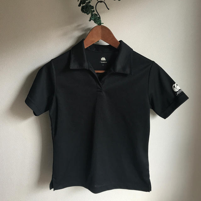 CANTERBURY(カンタベリー)のCanterbury 黒ポロシャツ　M レディースのトップス(ポロシャツ)の商品写真