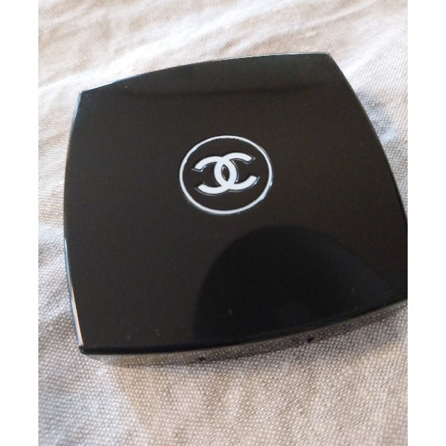 CHANEL(シャネル)のCHANEL　アイシャドウ コスメ/美容のベースメイク/化粧品(アイシャドウ)の商品写真