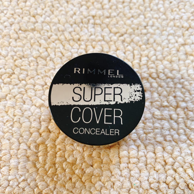 RIMMEL(リンメル)のリンメル スーパーカバー コンシーラー 002 自然な肌色 8g コスメ/美容のベースメイク/化粧品(コンシーラー)の商品写真