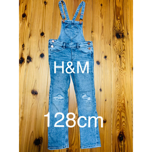 H&M(エイチアンドエム)のH&Mオーバーオール女児128cmお値下げしました！ キッズ/ベビー/マタニティのキッズ服女の子用(90cm~)(パンツ/スパッツ)の商品写真
