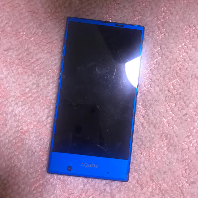 AQUOS(アクオス)のAQUOS AU ジャンク スマホ/家電/カメラのスマートフォン/携帯電話(スマートフォン本体)の商品写真